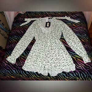 PrettyLittleThing White Floral Playsuit